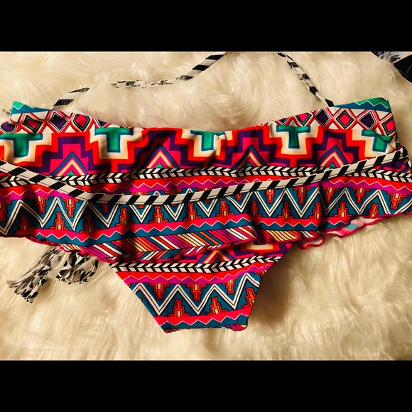Authentic Heat Aztec Bikini - Picture 7 of 11